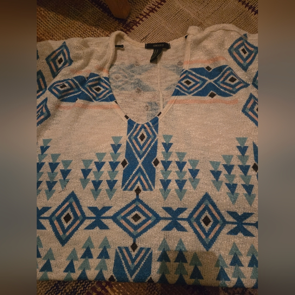Aztec Pattern Knit V-Neck Sweater in Cream and Blue